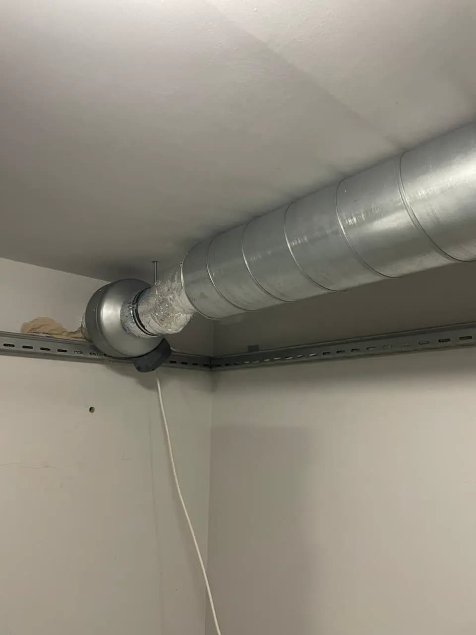 Монтаж вентиляции в кафе Старый Изборск — этап работ 3